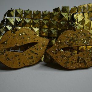 LIP LIVE IN PEACE EARRINGS